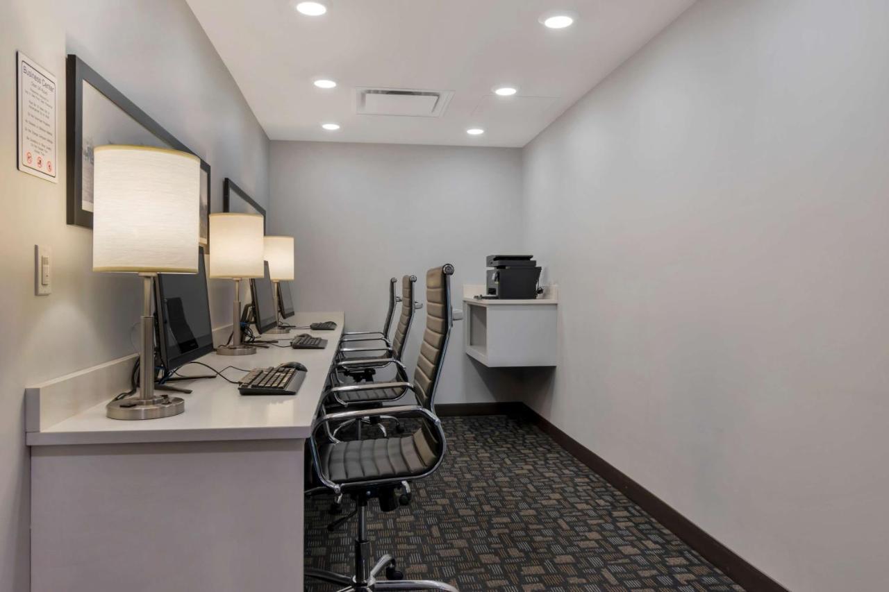 Best Western Plus East Side Саскатун Экстерьер фото