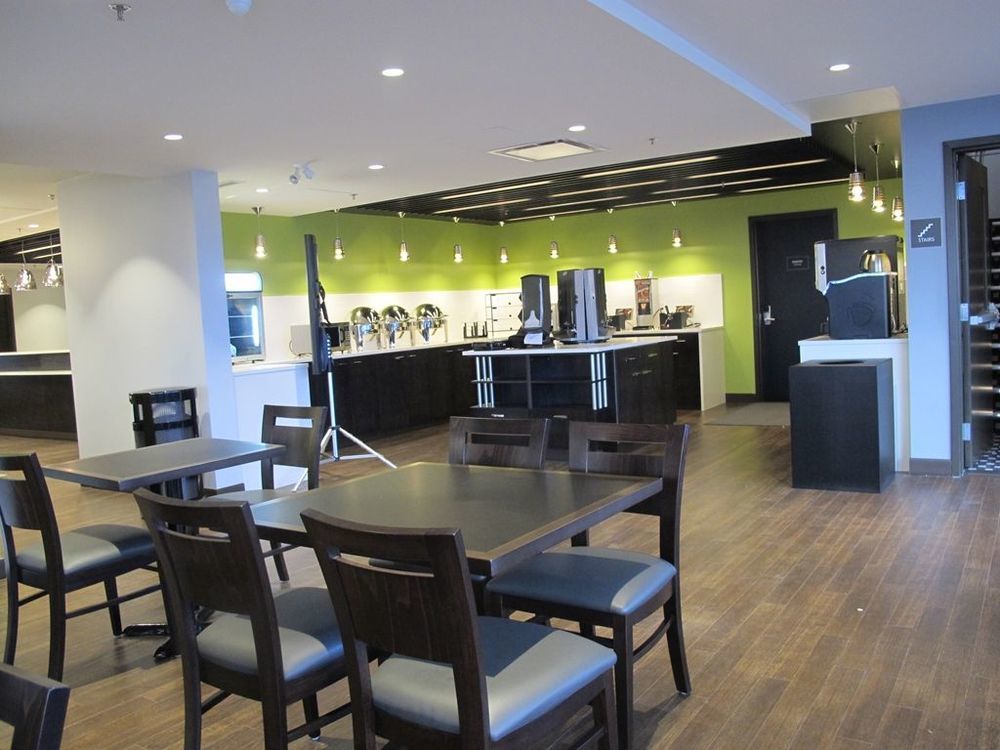 Best Western Plus East Side Саскатун Ресторан фото